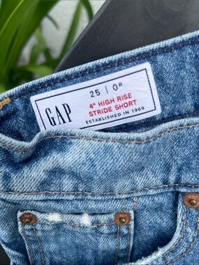 GAP Frayed Hem Blue Denim Shorts High Waist, new without tags.